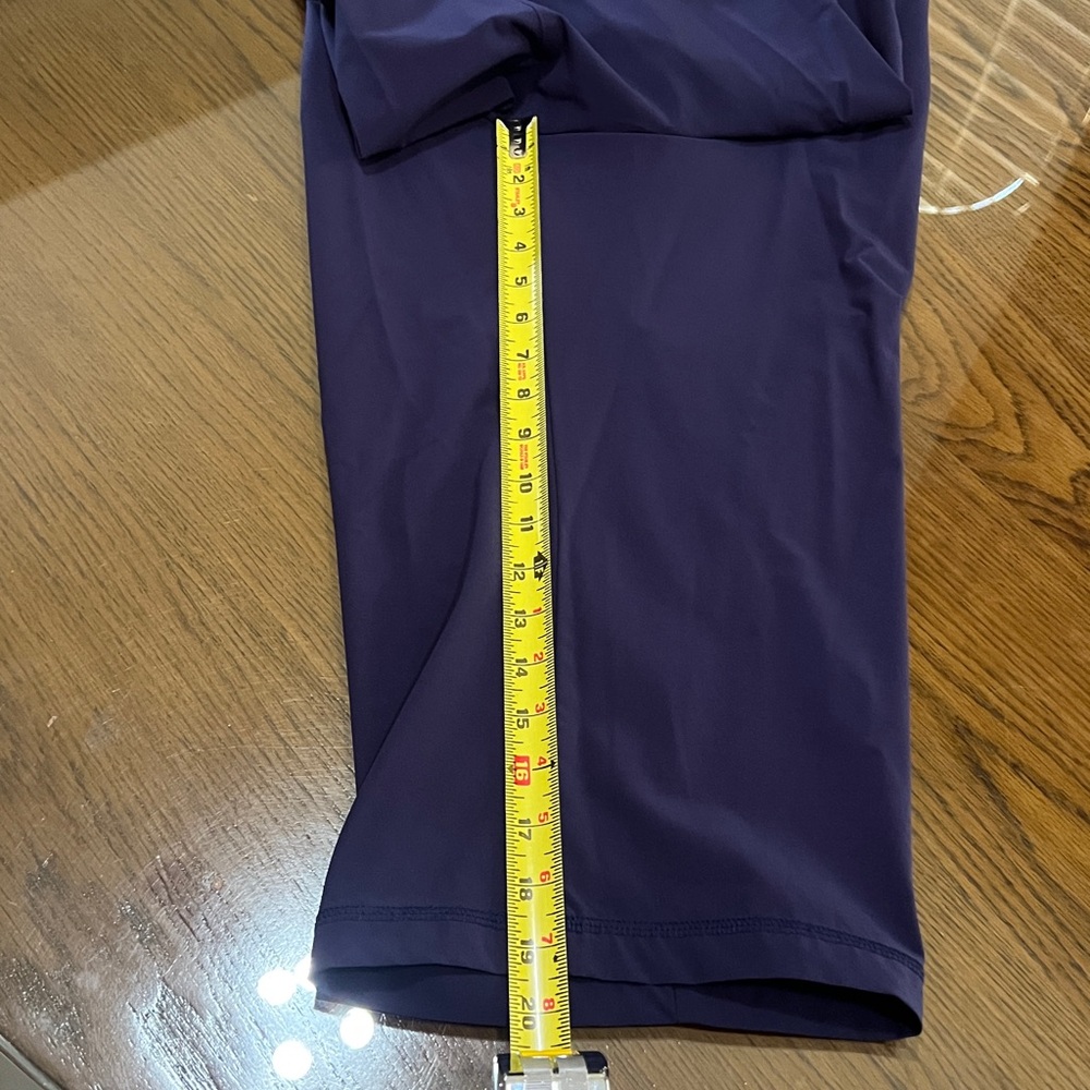 Chico's Zenergy Navy Capri/walking shorts - Picture 5 of 5